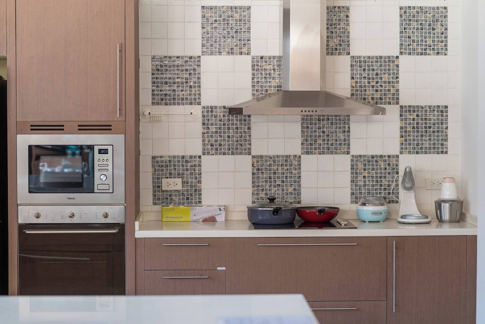 Spacious Private 4 BR Villa With a Working Office