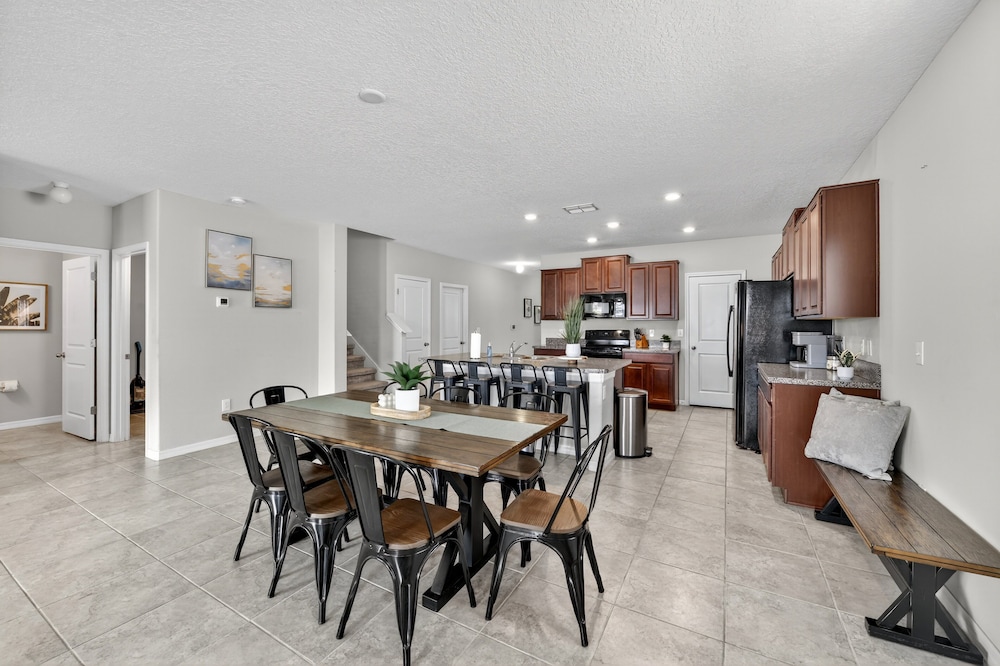 Spacious Getaway Near Apollo Beach 5 Bedroom Home