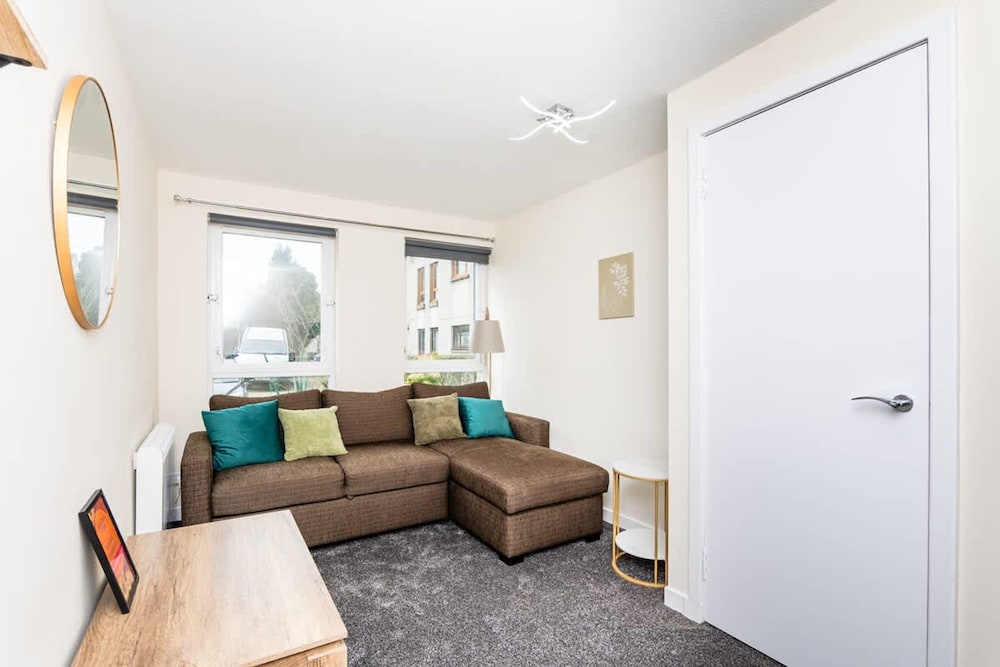 1 Bed-ground Floor-free Parking