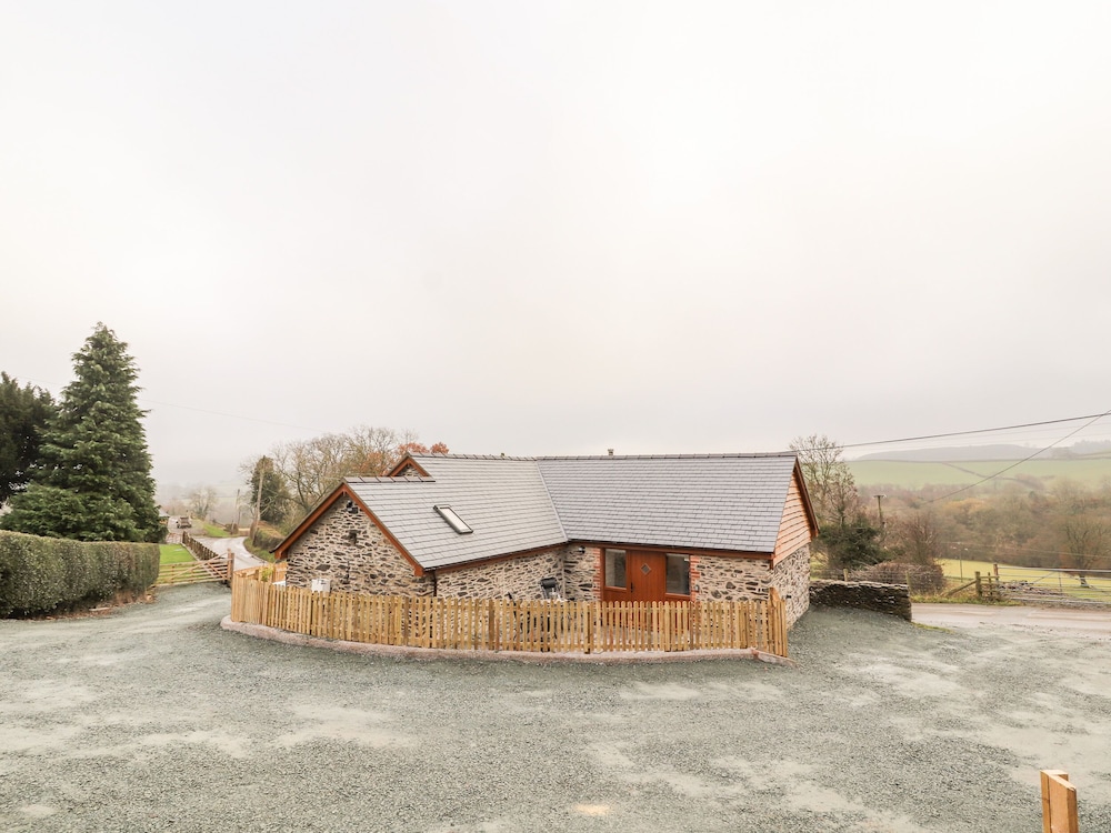 Cut Moch, Plas Moelfre Hall Barns
