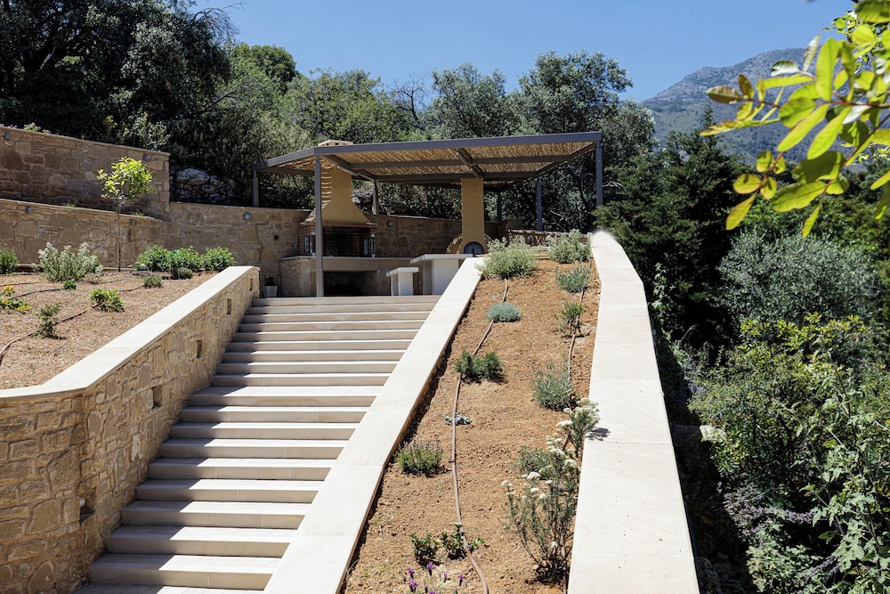 Vardina Villa