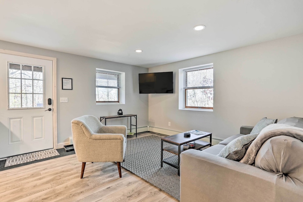 Charming Beacon Apt w/ Fire Pit: Near Hiking! - Property Image 19