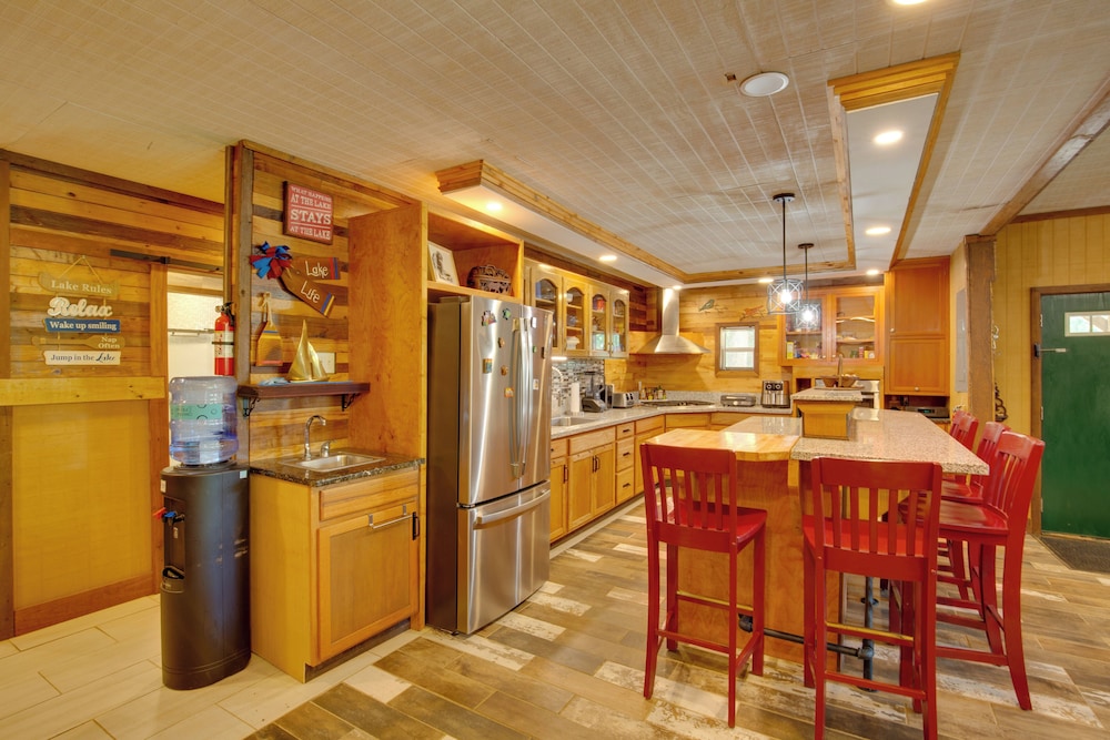 'bayview' - Lakefront Family Cabin in Odessa!