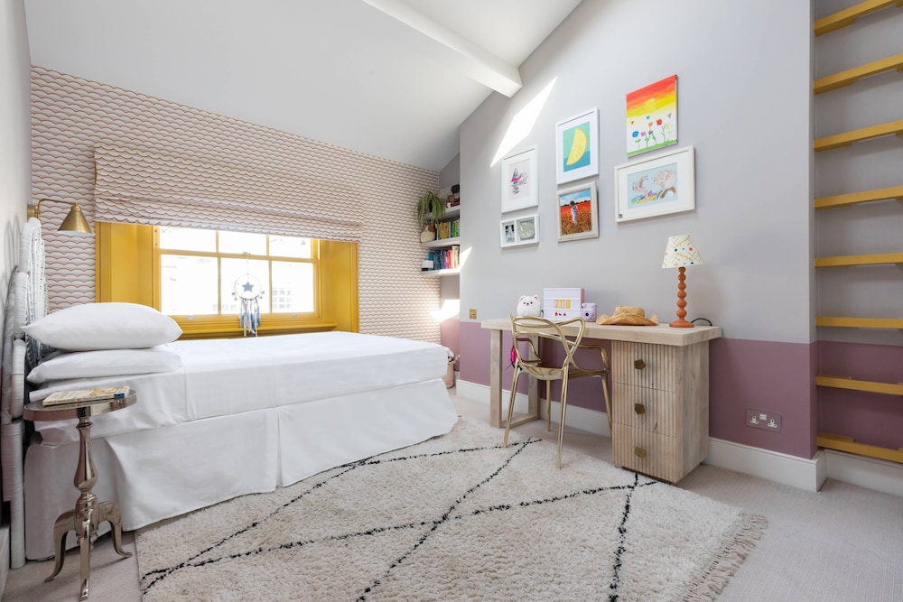 Westbourne Park Road XVI by Onefinestay