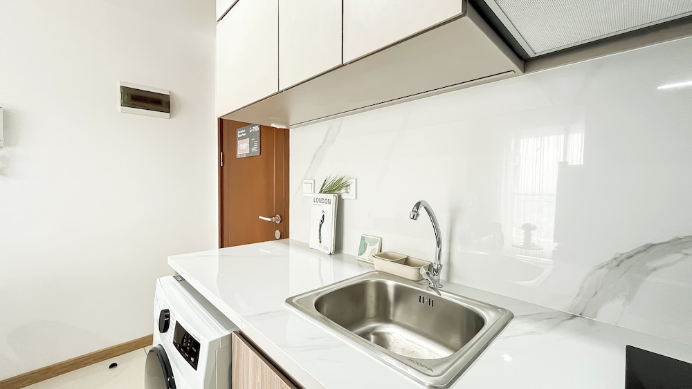 1Br Near Summarecon Mall At M-Town Signature Apartment