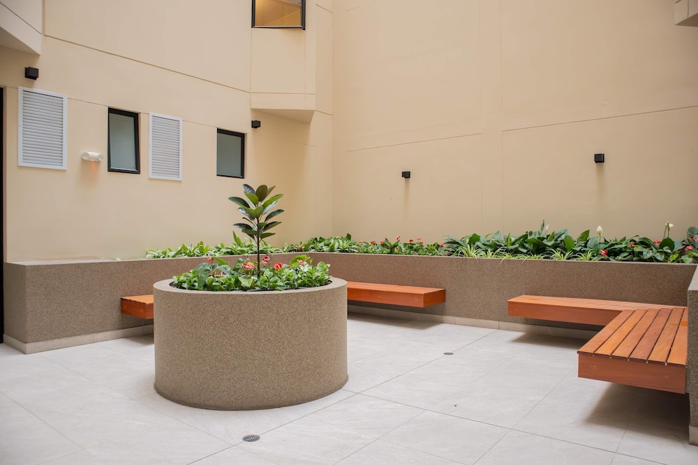 w Cozy 1BR w Balcony Near Kennedy Park