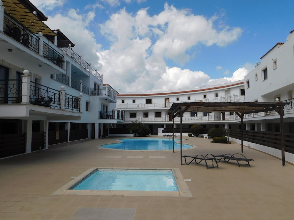 Paramount Gardens Resorts C202
