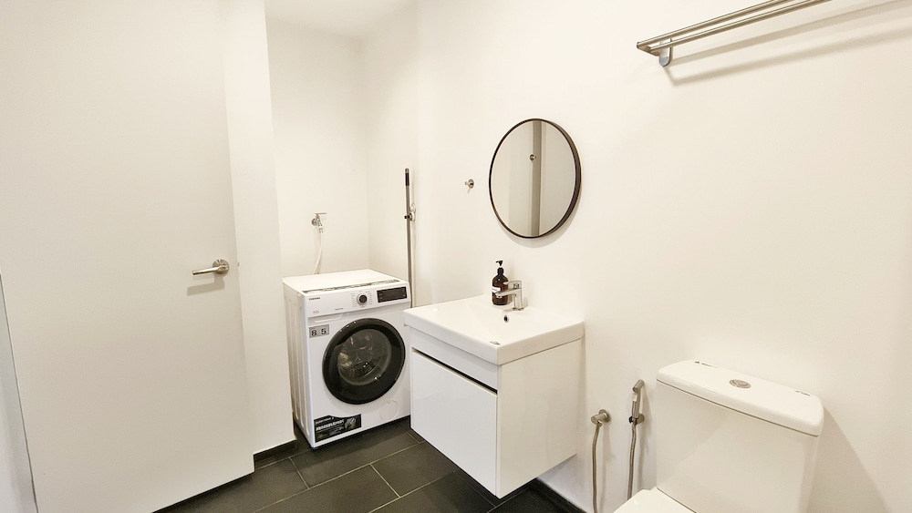 UNA Serviced Apartment by Manatidur