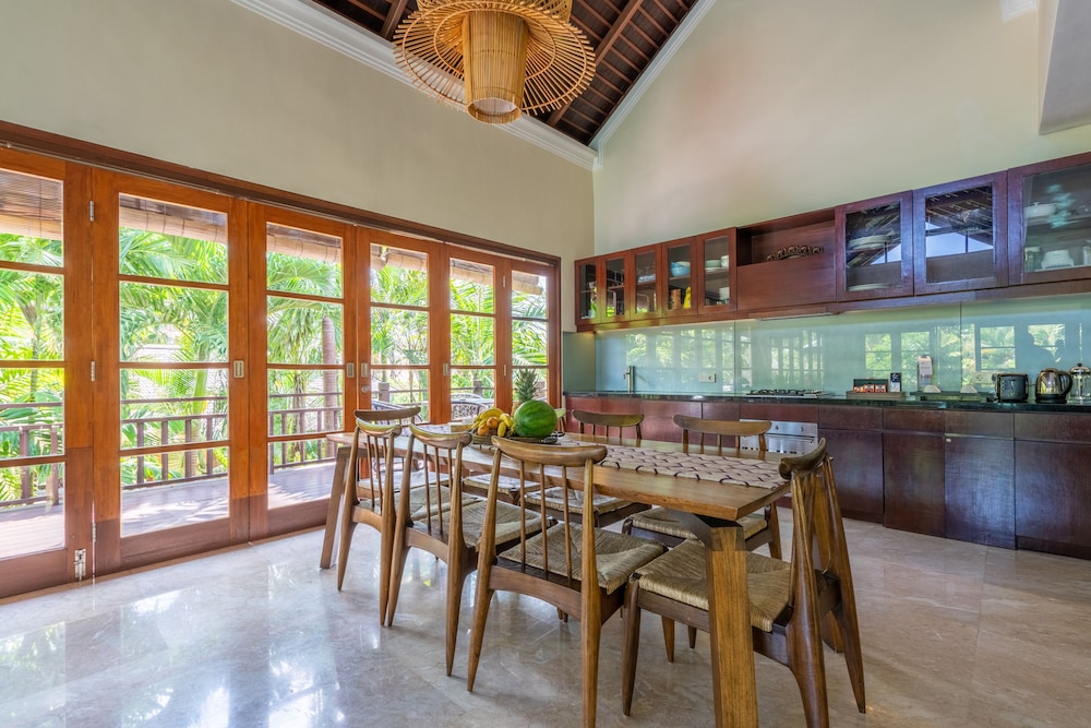 Cliffront Tropical Villa Cantik
