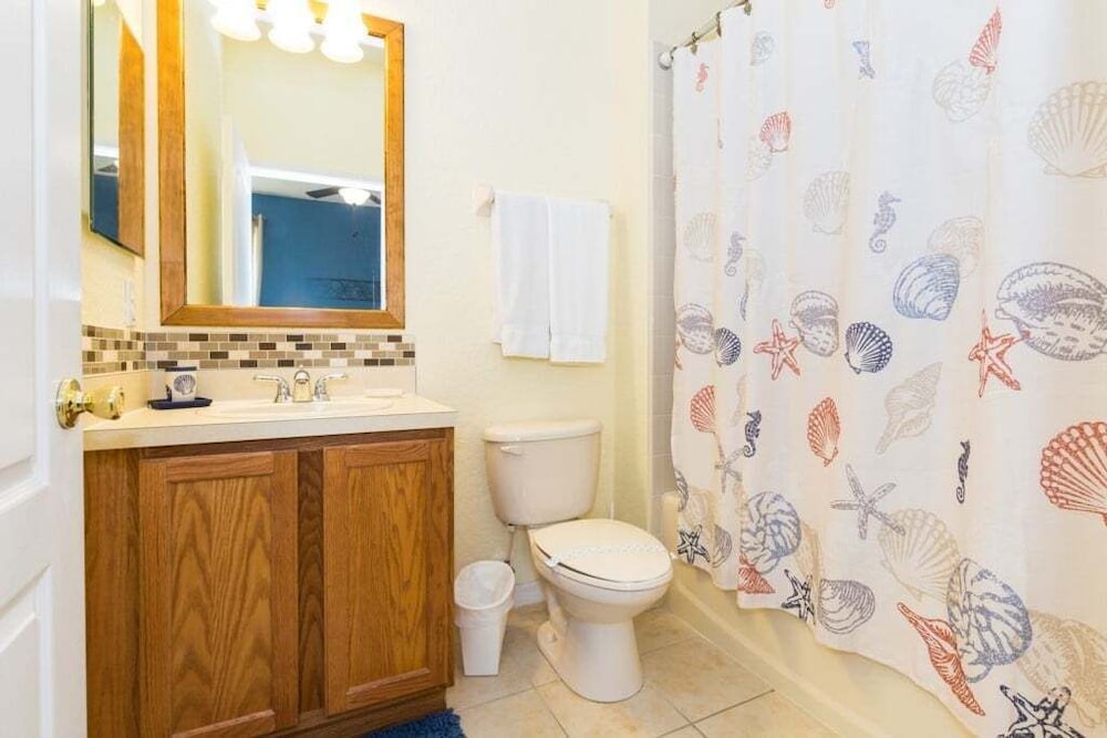 Stunning Golf Community Villa W/ Pool Near Disney 4 Bedroom Villa