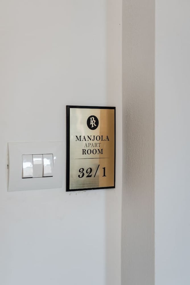 Spacious 1BR Apartment With Resort Access