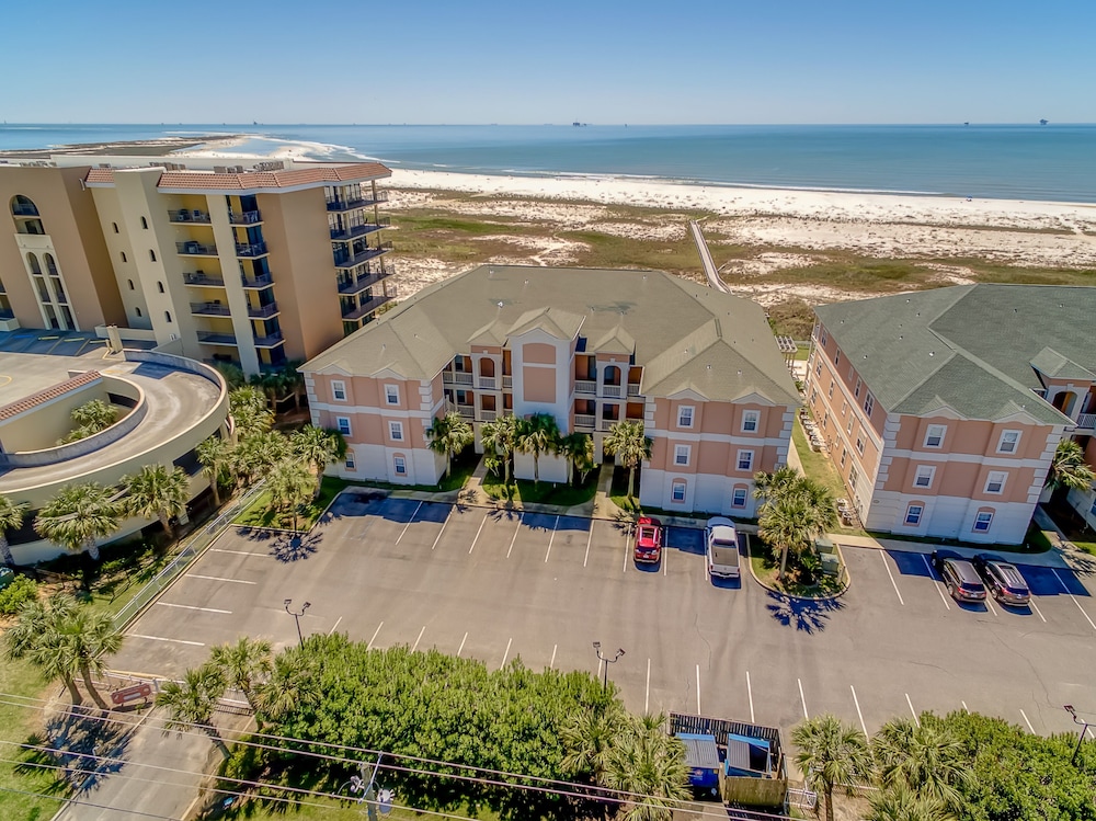 Grandma's Condo - Beach Club #208 3 Bedroom Condo by RedAwning view 3