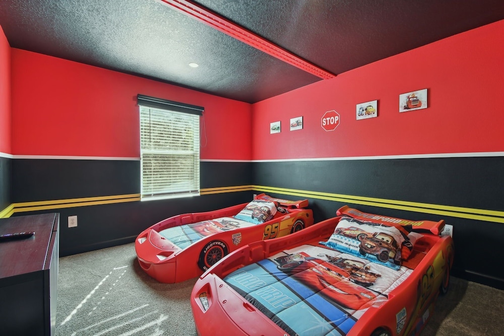 Storey Lake - Private Pool- King Bed - 4BD/3BA