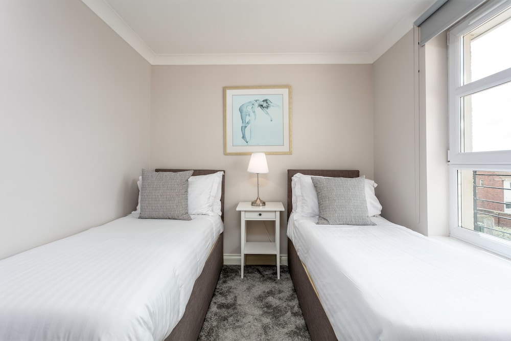 Elms Way - Donnini Apartments