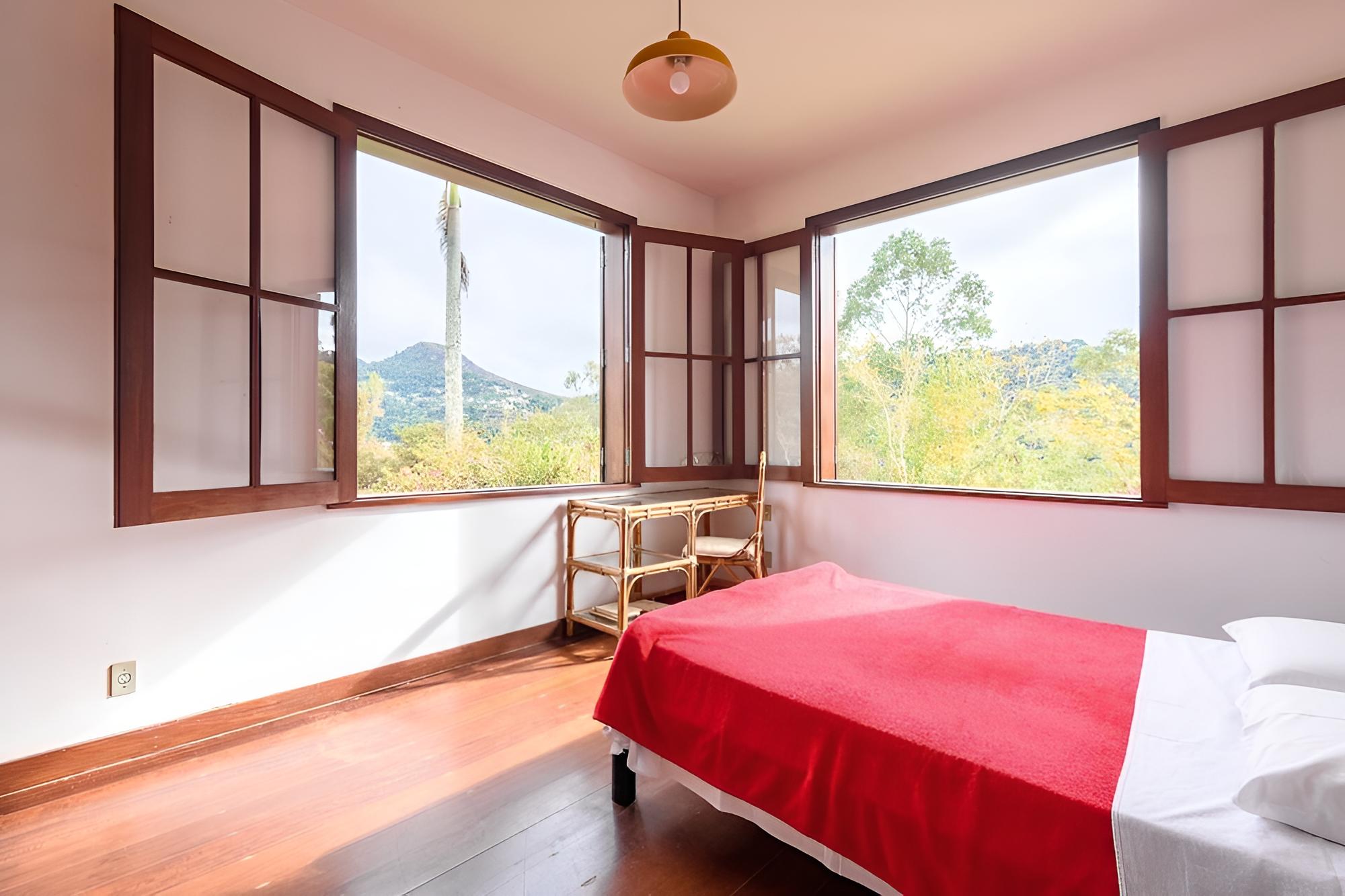 Maravilhoso sítio com vista pra montanha