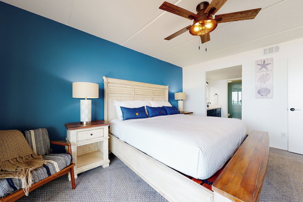 Corner 3BR w/ Wraparound Balcony & Gulf Views