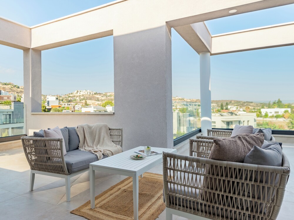Sanders River Plaza Limassol Apartment