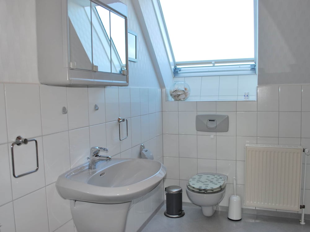 Tranquil Apartment in Ostseebad Kühlungsborn near Sea Beach view 3