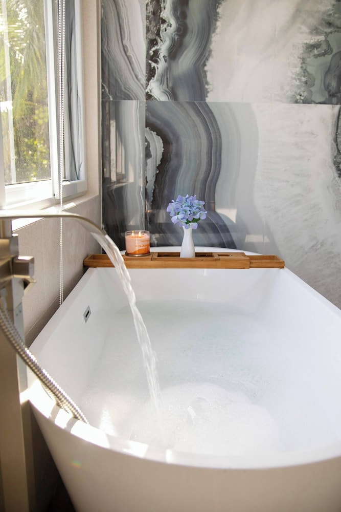 Elegant Chalet 2 Minutes From the Beach Ideal Families