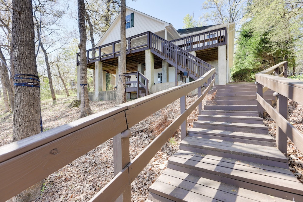 Milledgeville Vacations - Pet-friendly Milledgeville Home on Lake Sinclair! - Property Image 1