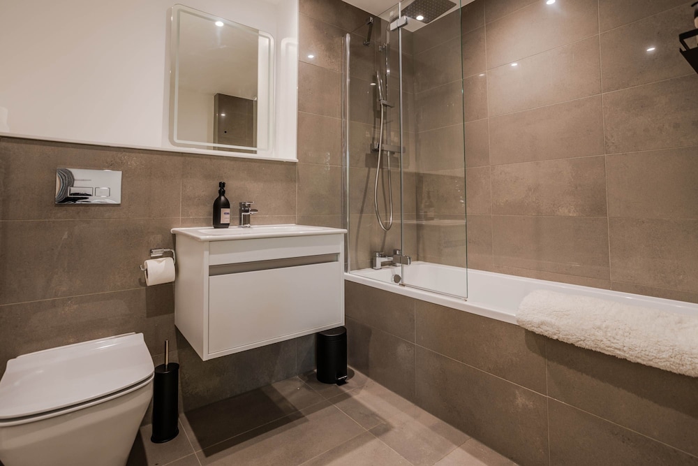 The Hidden Suite - 4BR Townhome Roof Top