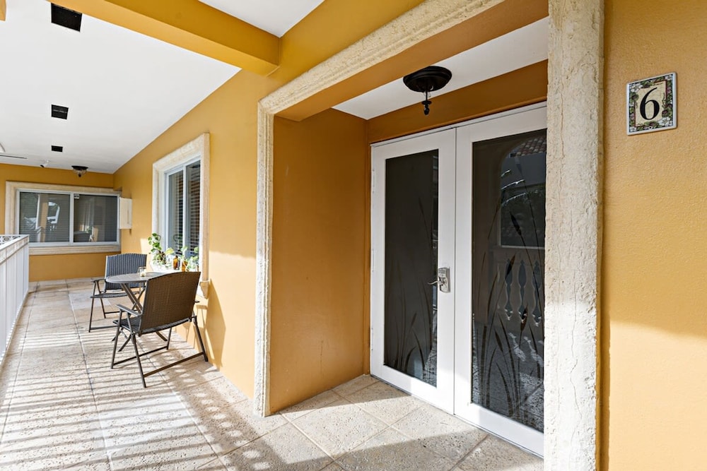 Spacious Beach Apt in Las Olas Blvd