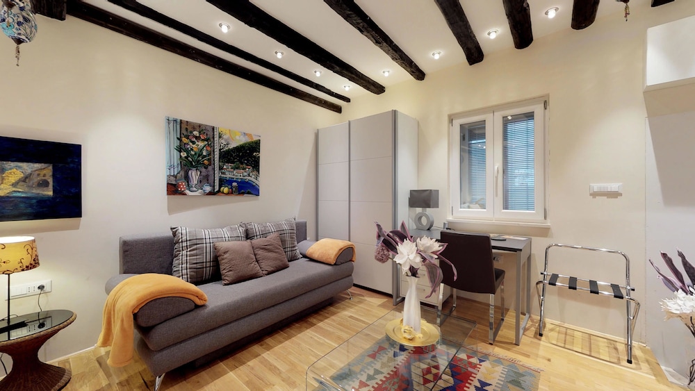 Riva and Diocletian Apartments