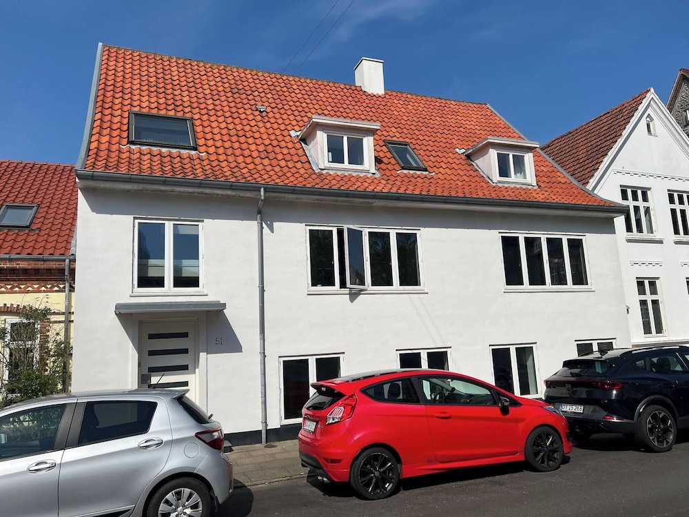Spacious 3BR City Centre Penthouse