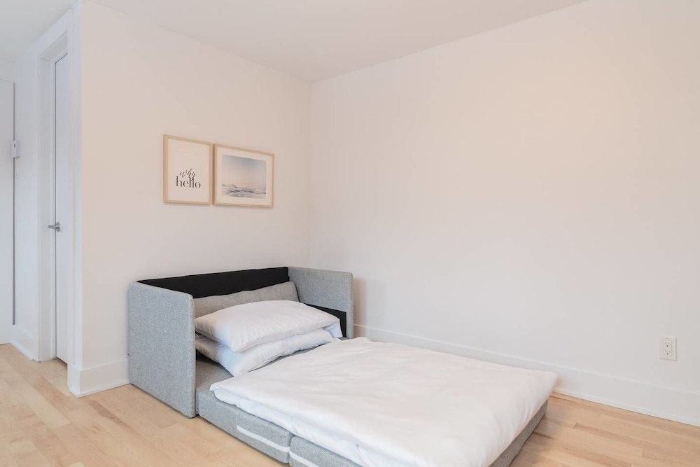 3 Br Luxury & Spacious Apartment in Little Italy-3