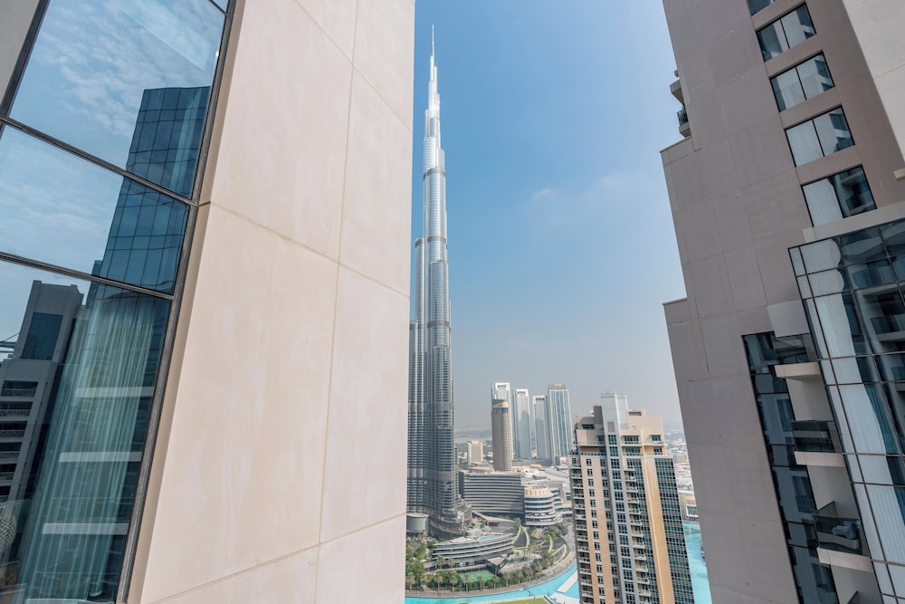 2BR High Floor Act I Act II T1