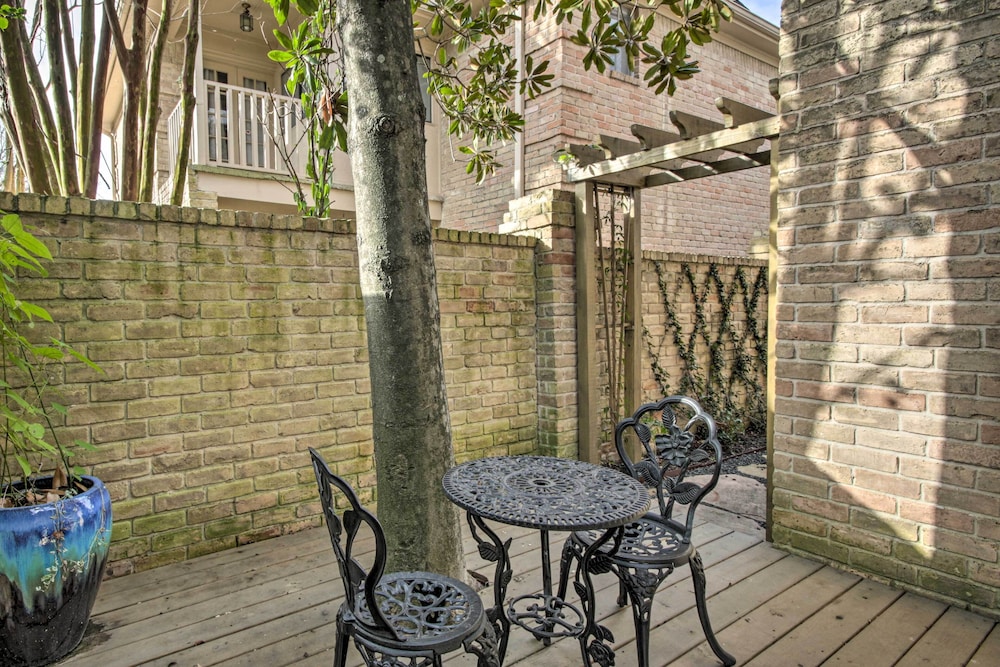Quiet West Houston Home w/ Patio, Walk to Shops! view 2