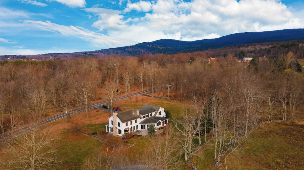 Catskill Park Farm by Avantstay Huge Yard, Fire Pit Near Windham Ski Resort