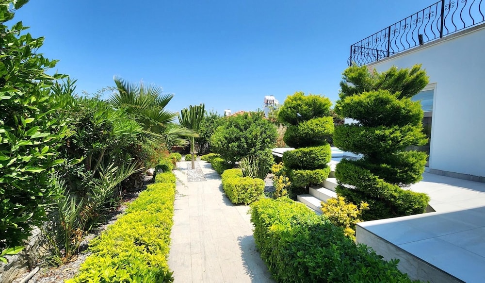 Beautiful Villa Within Easy Distance to Attraction