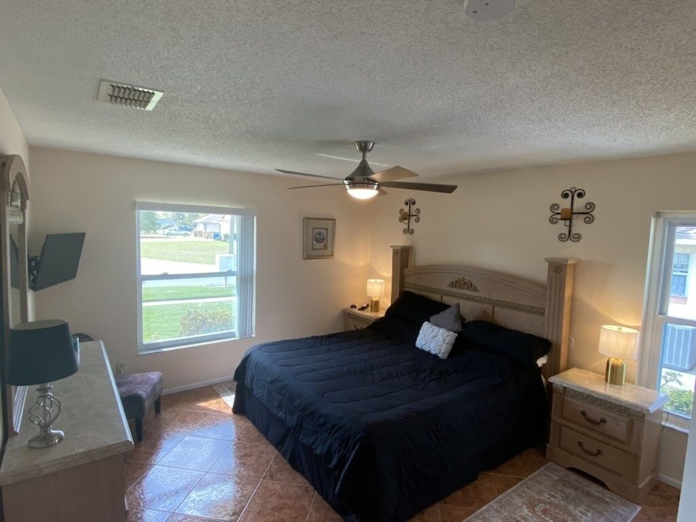 Relaxing Indian Ridge Home W/ Pool, Near Disney & More 4 Bedroom Villa