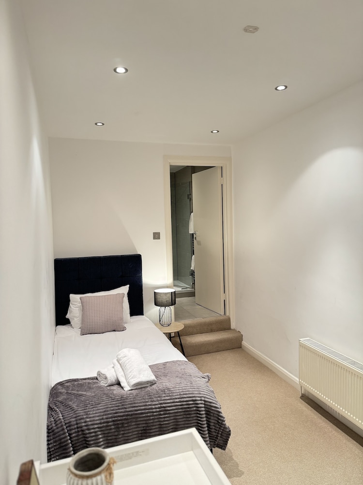 The Heart of Kensington Mews - Private House-Centrally Located-Great Transport