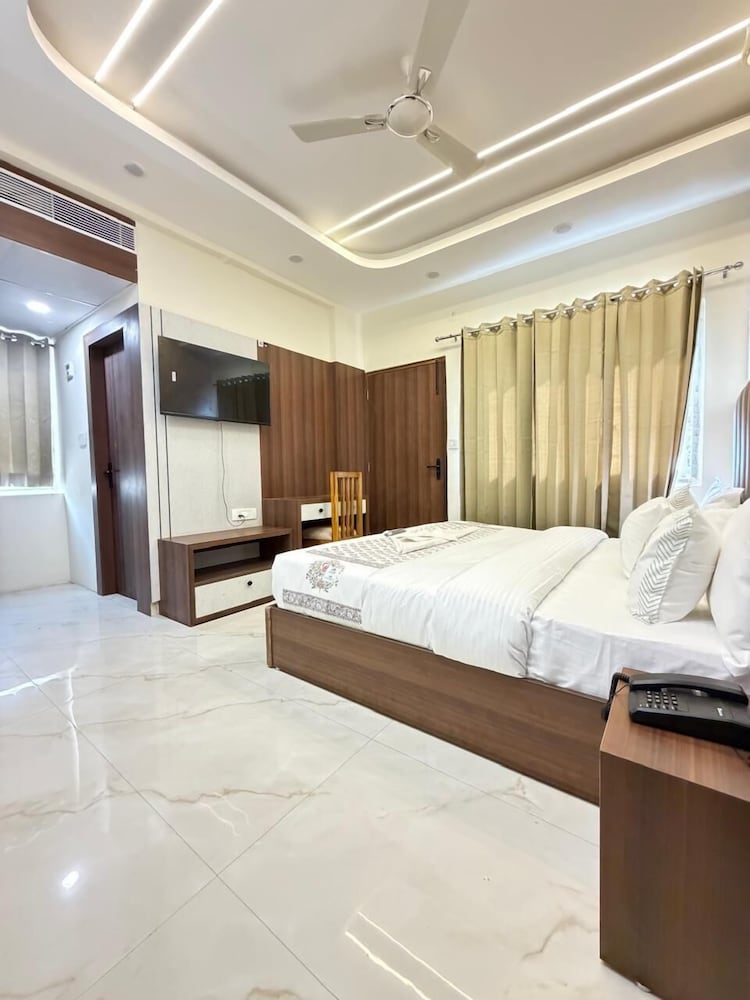 Hotel RK Residency
