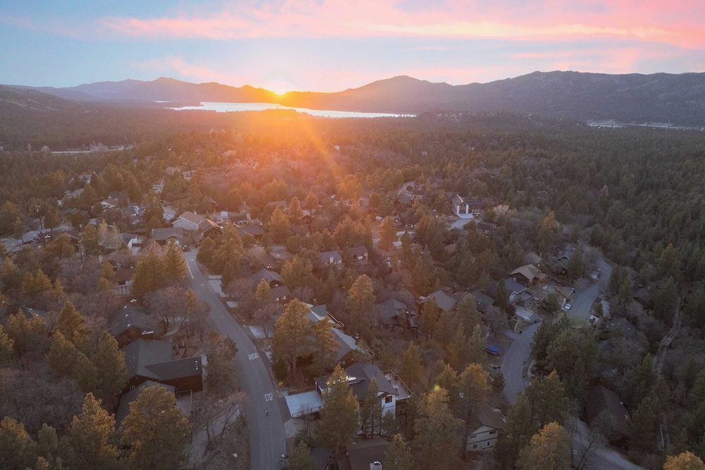 Modern Lodge Near Lake, Village, & Snow Summit Game Room, Decks, Firepit, Views