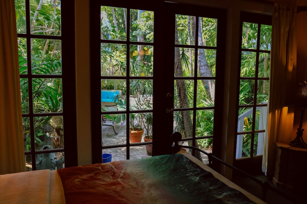 Tropical Inn