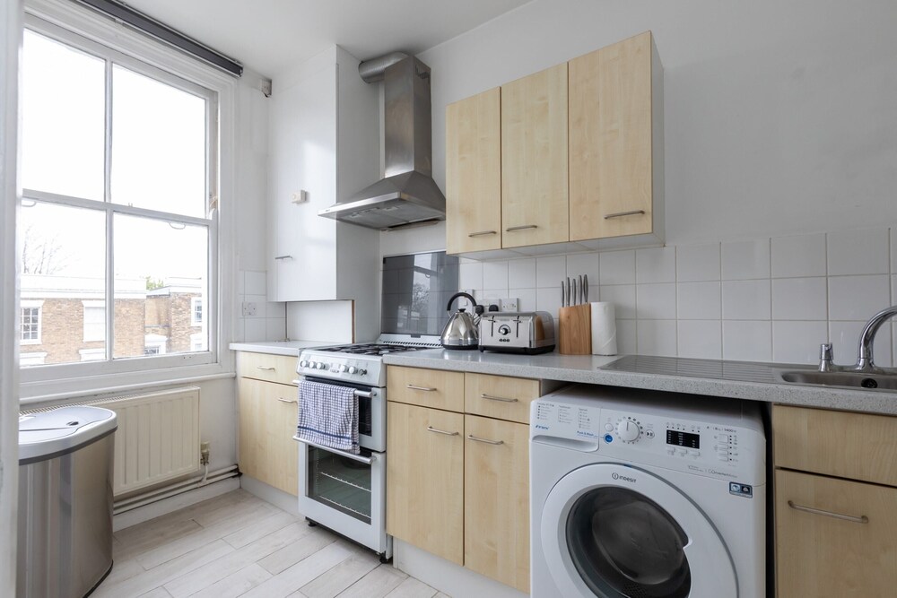 Light & Central 1BD Flat - Dalston