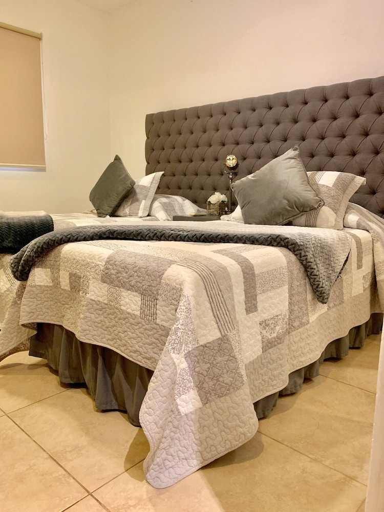Sleeps 4-6-amazing 2 Bedroom Ph With Bbq & Jacuzzi