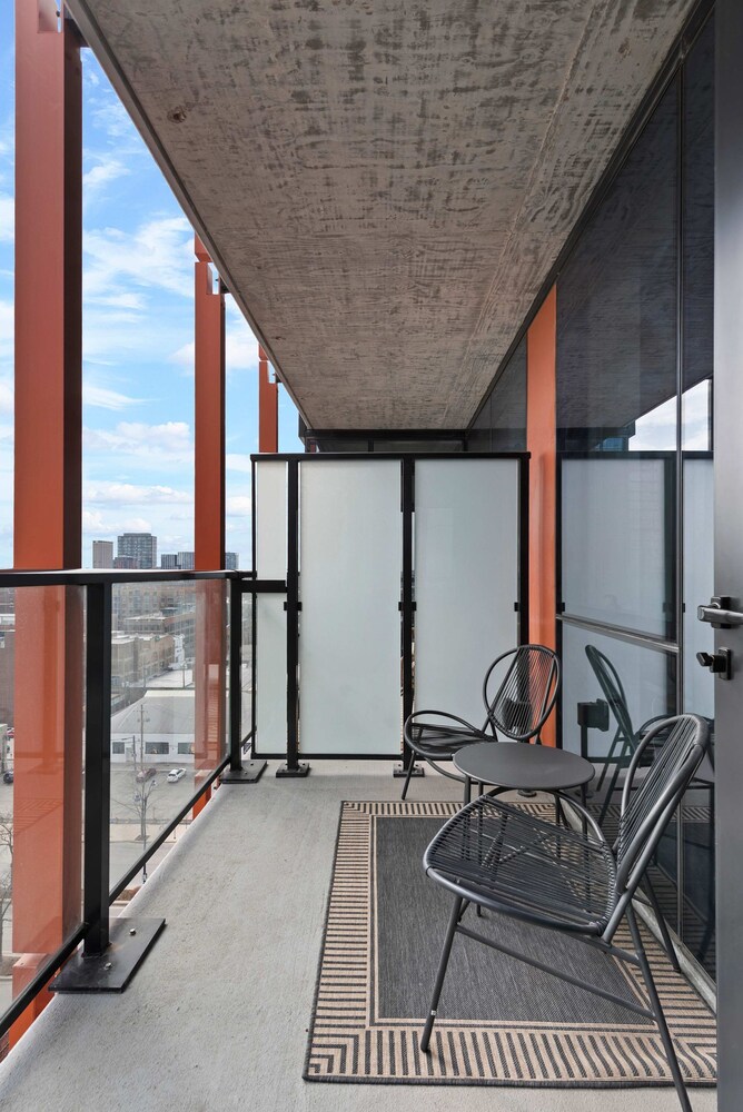 Cloud9 4apt in Building Fultonmkt The Cubist