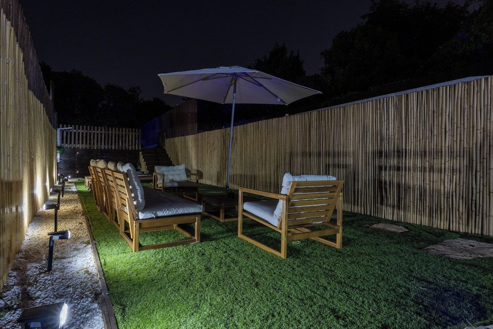 Pool Paradise Apartment C