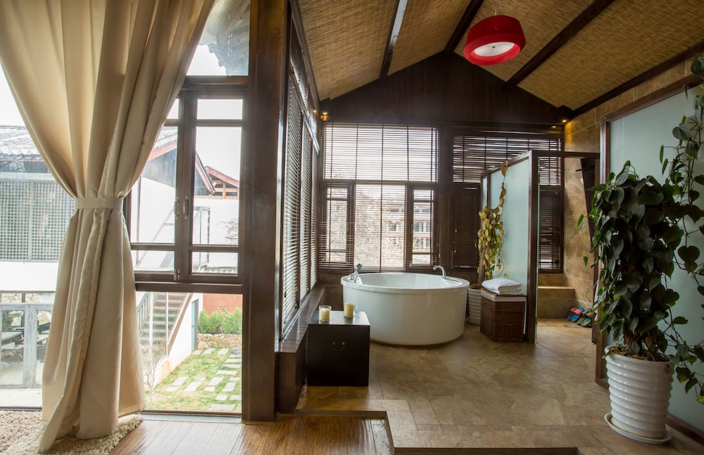Yunzhong Baisha Lijiang Inn