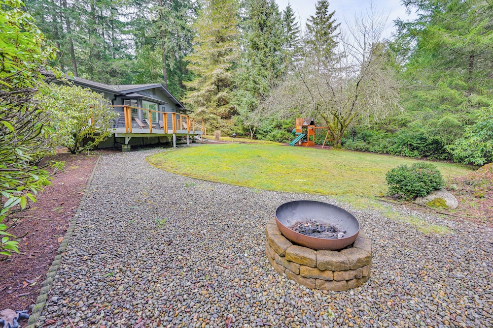 Walk to Lake: Anderson Island Escape w/ Fire Pit
