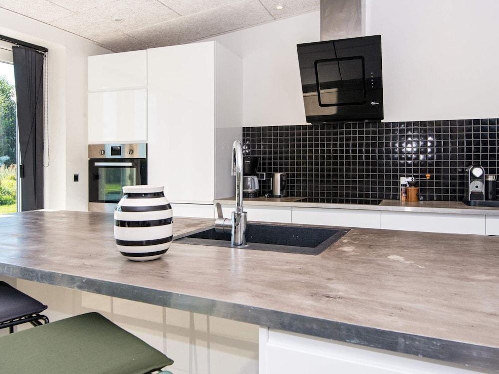 Luxury Lakeside Retreat With Spa-by Traum