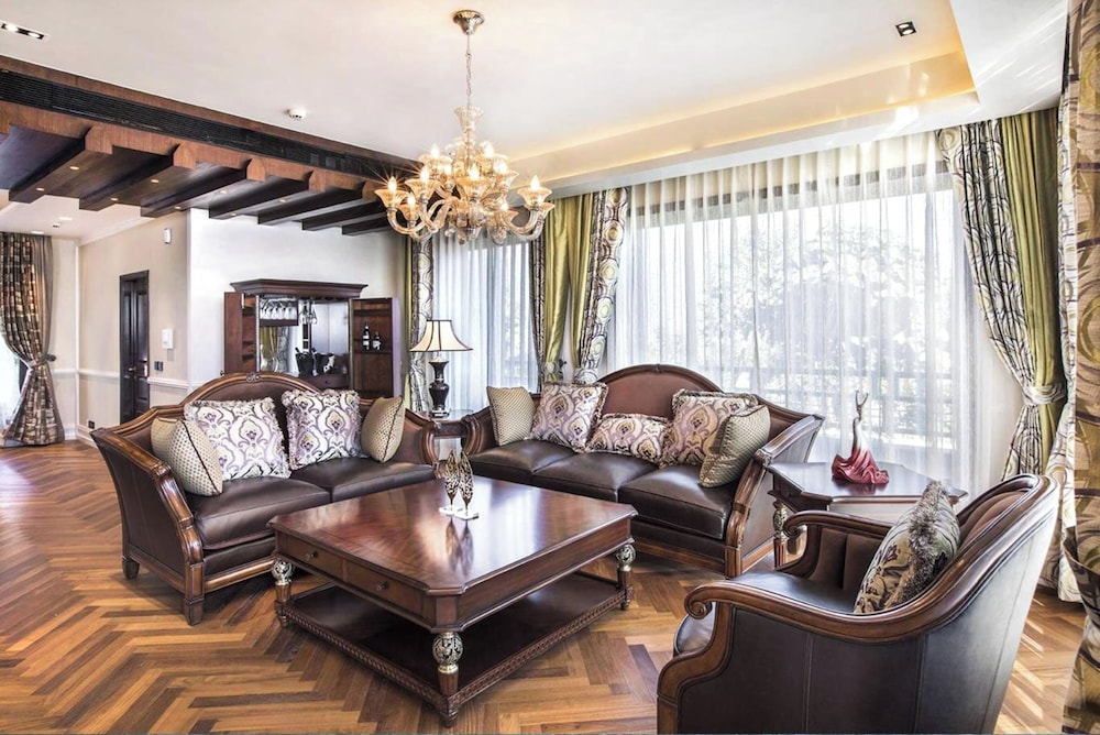 A Majestic and Luxurious Villa Overlooking the Ganges