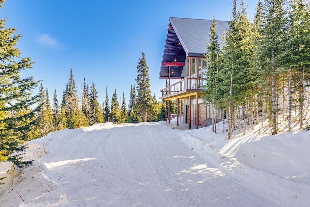 Views, Trails, Hot Tub & More: Luxe Wyoming Oasis