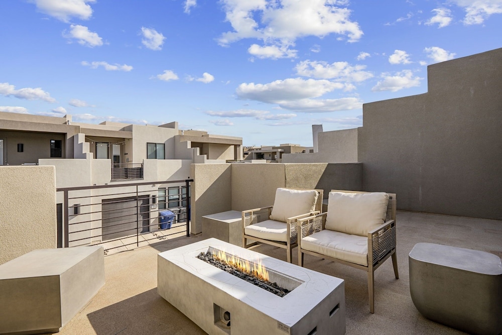 Relax In Style 4 Bedroom Townhouse