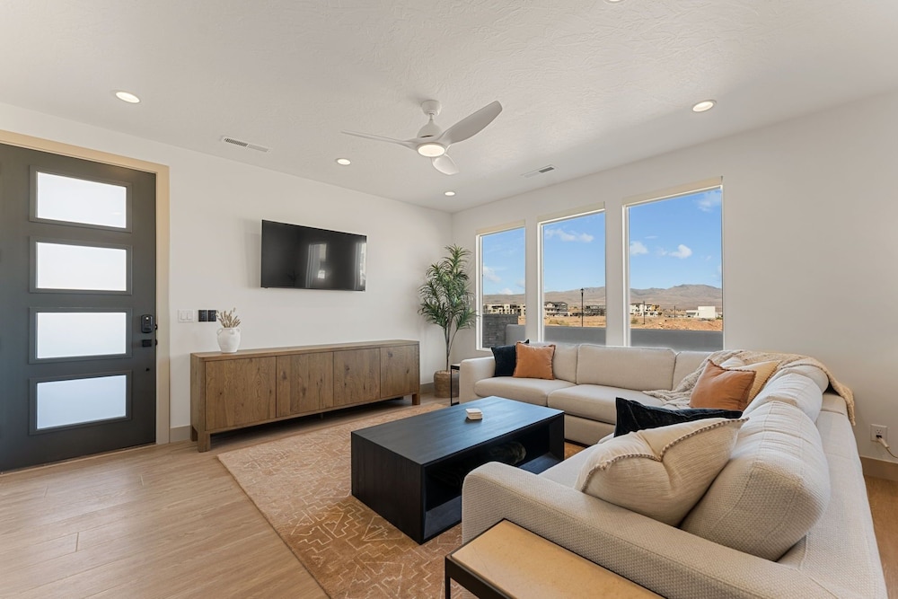 Country Is Cool Again 5 Bedroom Townhouse