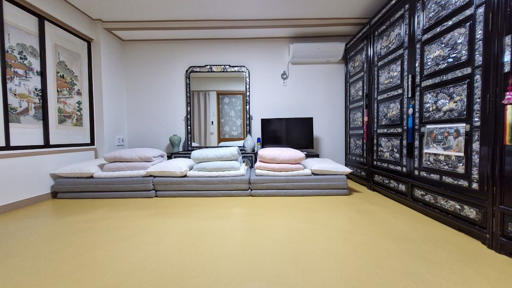 Leedo Hanok